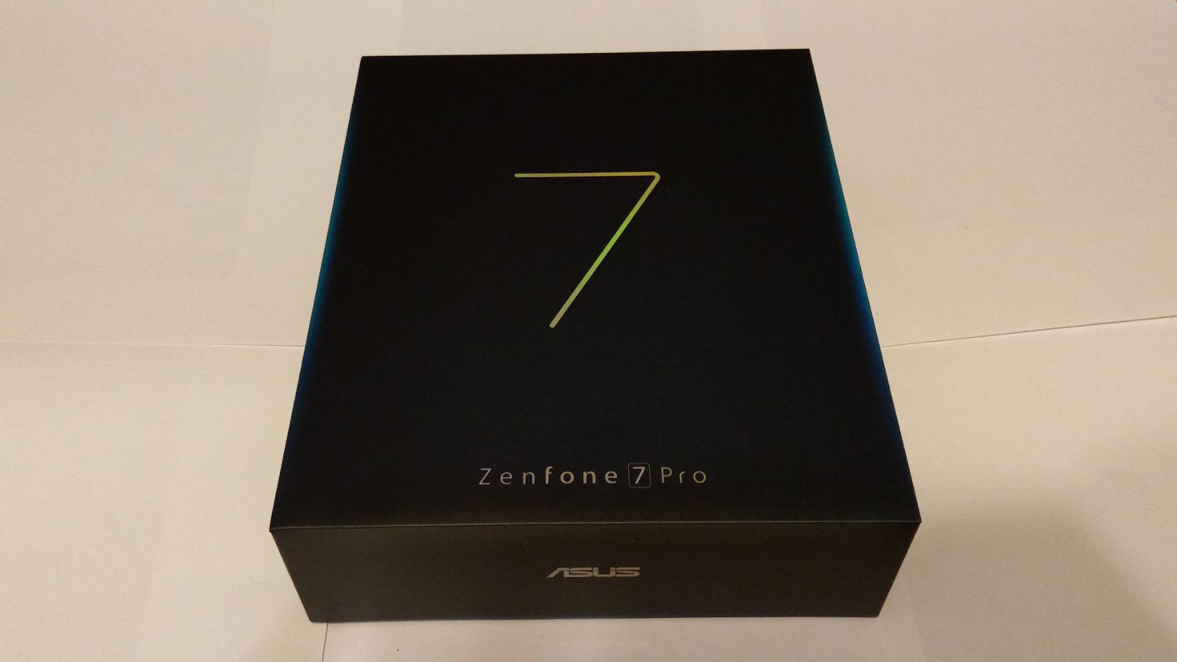 【開箱】華碩翻轉三鏡頭，Zenfone 7 Pro動手玩